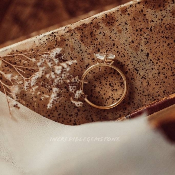 1.5ct Teardrop Rose Gold Ring - Picture 3 of 4